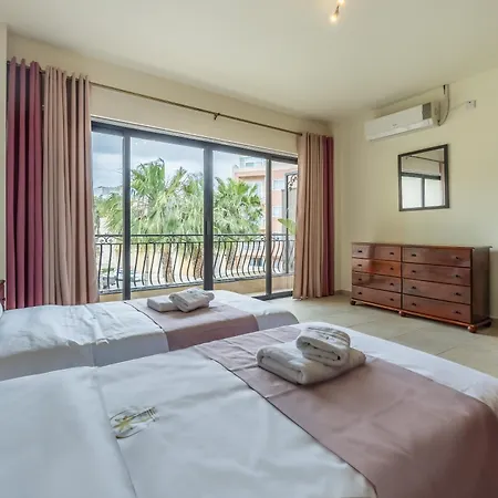 Villa Poolside Paradise Żebbuġ