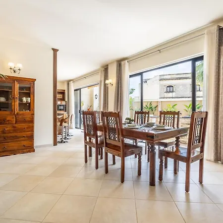 Poolside Paradise Villa Żebbuġ