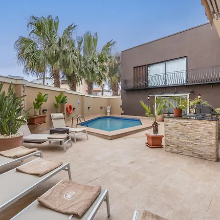 Villa Poolside Paradise *